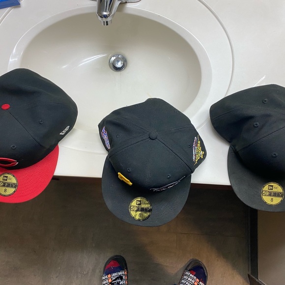 1.PITTSBURGH PIRATES 🏴☠️ 🧢 2.CINCINNATI🧢 3.ALL BLACK 🧢NEW ERA Sizes is 8️⃣ - Picture 15 of 15